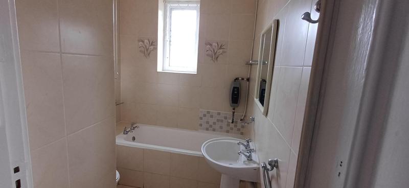 To Let 2 Bedroom Property for Rent in Woodstock Western Cape
